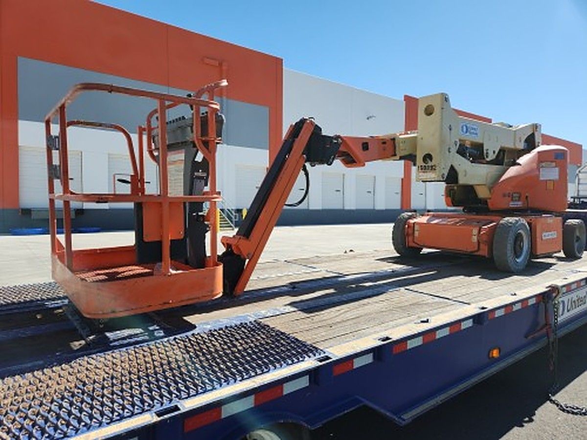 JLG E400AJPN photo 2