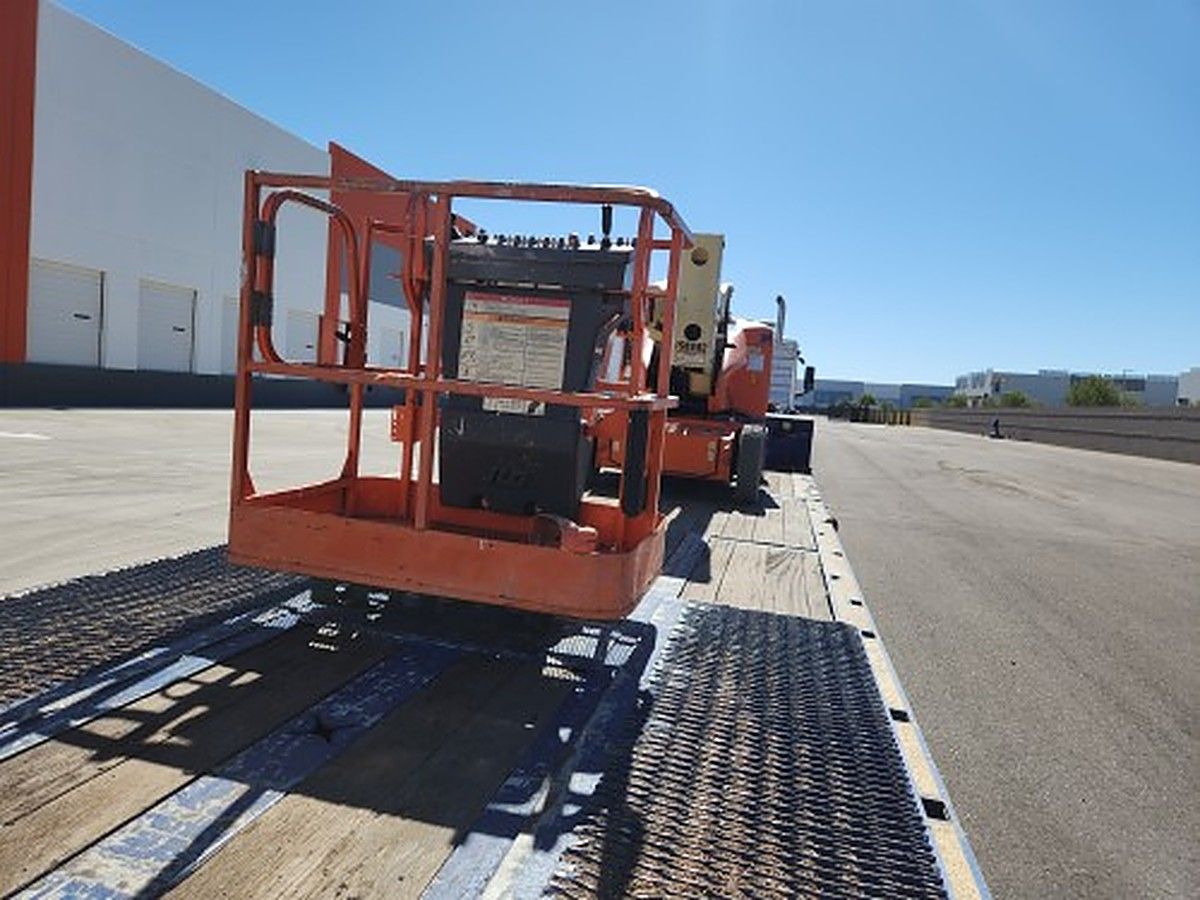JLG E400AJPN photo 3