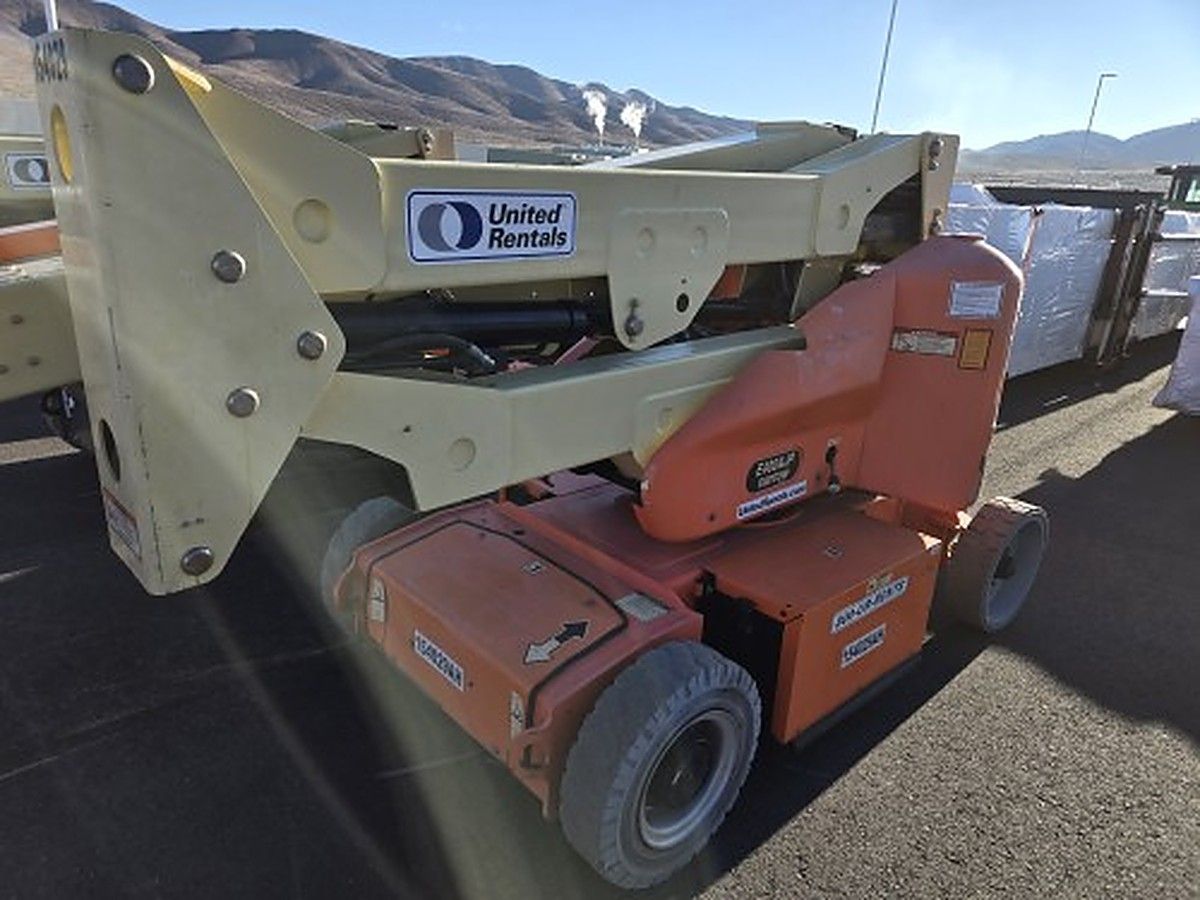 JLG E400AJPN photo 2