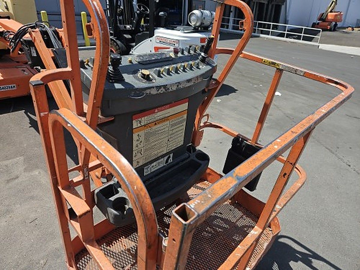 JLG E400AJPN photo 13