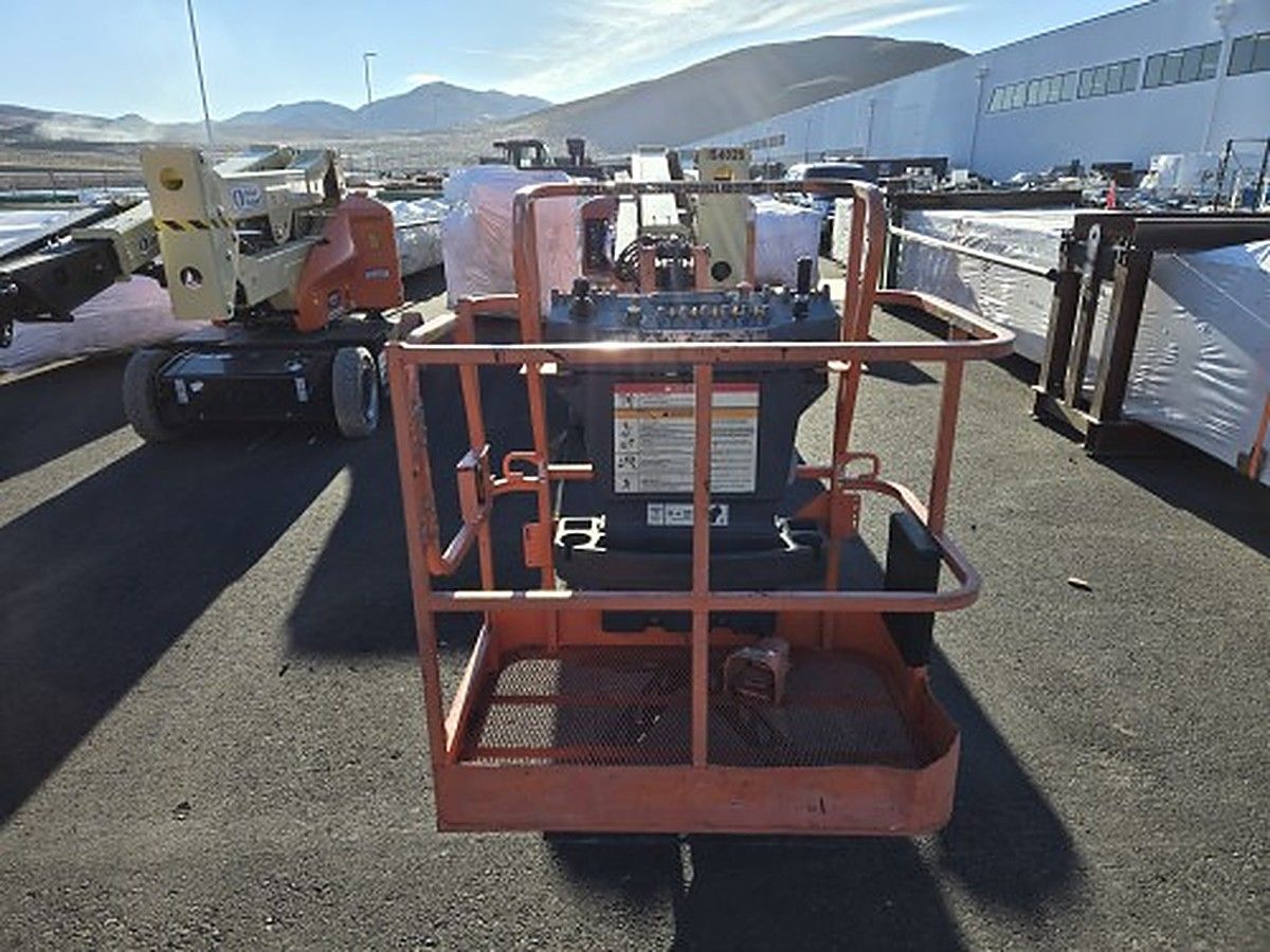 JLG E400AJPN photo 4