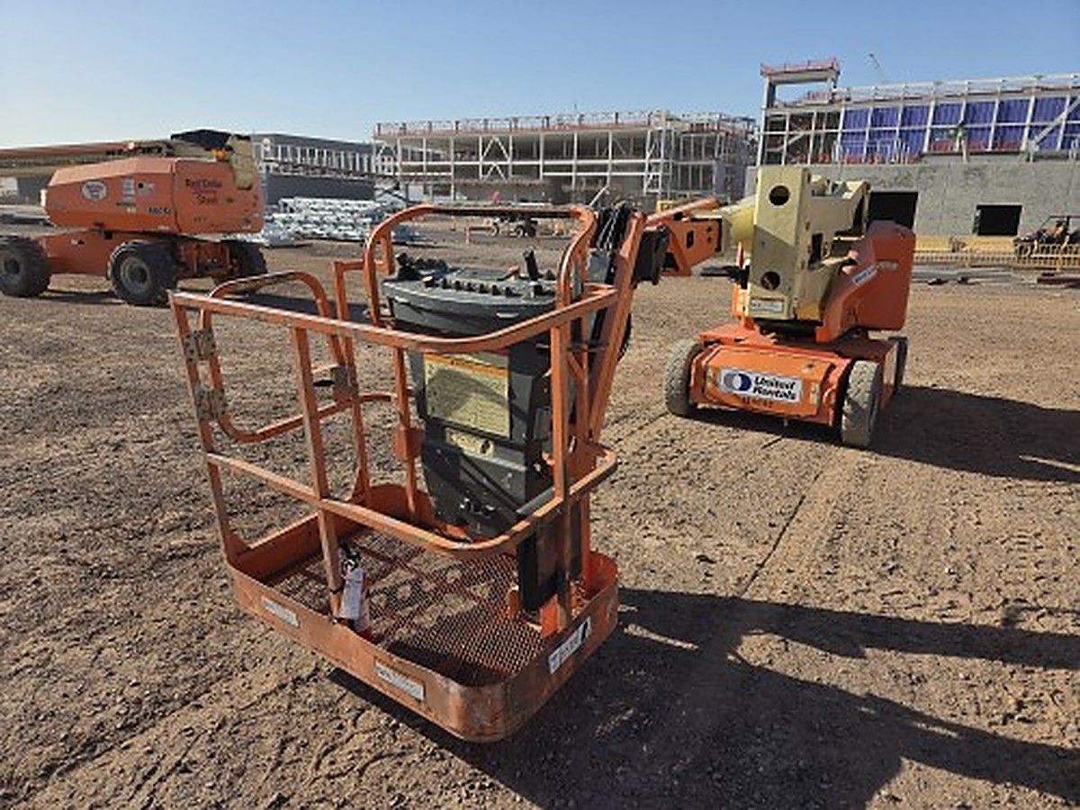 JLG E400AJPN photo 2