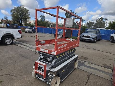 2015 SKYJACK SJIII3219 Scissor Lift 19' Electric
