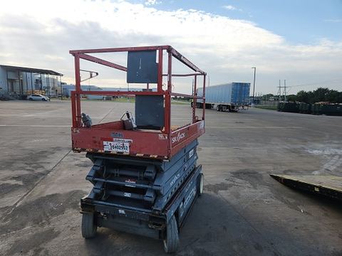 2015 SKYJACK SJIII4632 Scissor Lift 30-35' Electric 46-48" Wide