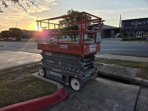 2015 SKYJACK SJIII4632 Scissor Lift 30-35' Electric 46-48" Wide