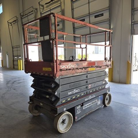 2015 SKYJACK SJIII4632 Scissor Lift 30-35' Electric 46-48" Wide