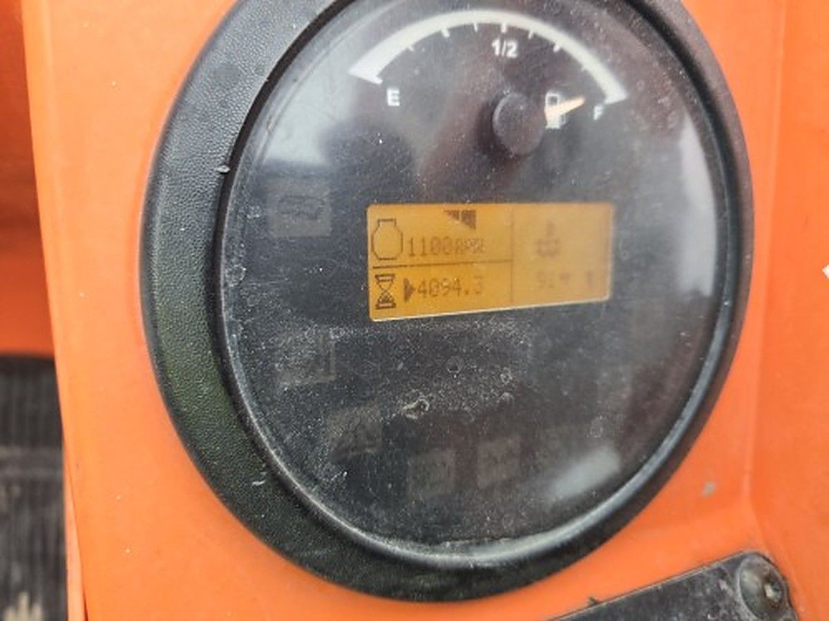 SKYTRAK 6042 photo 3