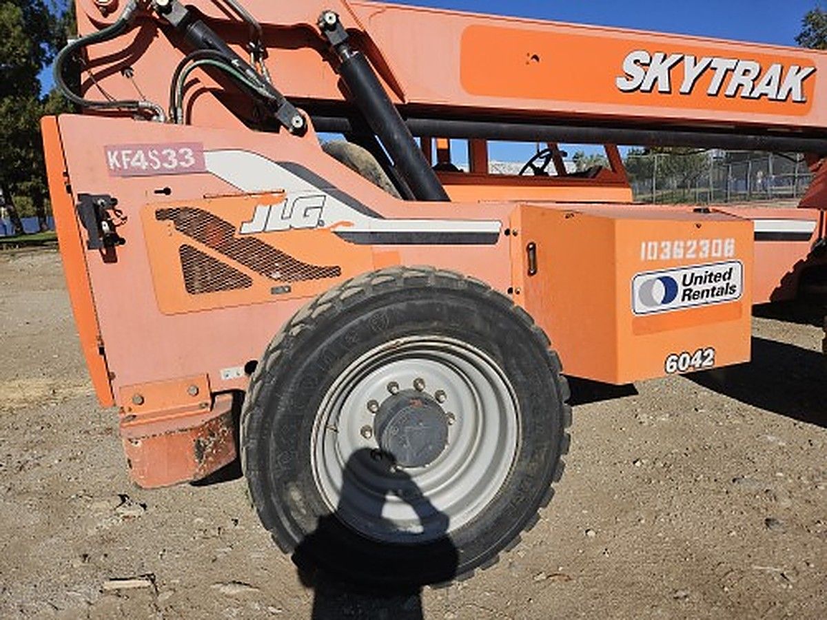 SKYTRAK 6042 photo 8
