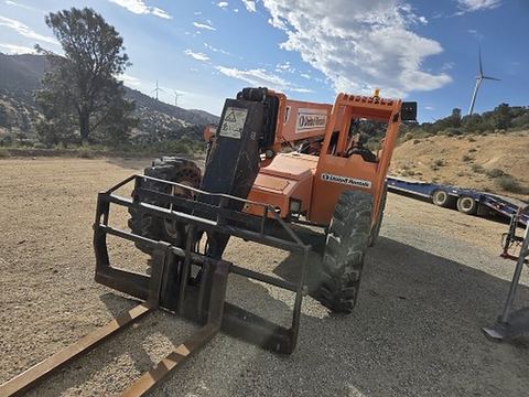 2015 SKYTRAK 8042 Forklift Variable Reach 8000# 40-49'