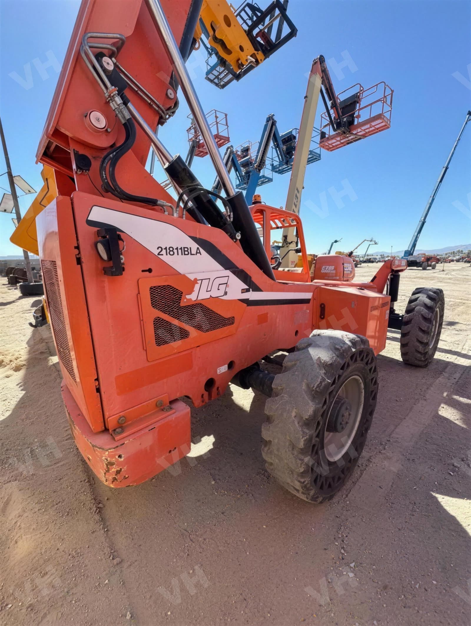 2015 SkyTrak 8042 FORKLIFT VARIABLE REACH 8000# 40-49' photo 4