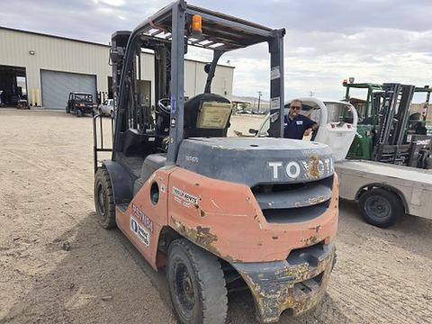 2015 TOYOTA 8FD35U Forklift Whse 8000# Diesel