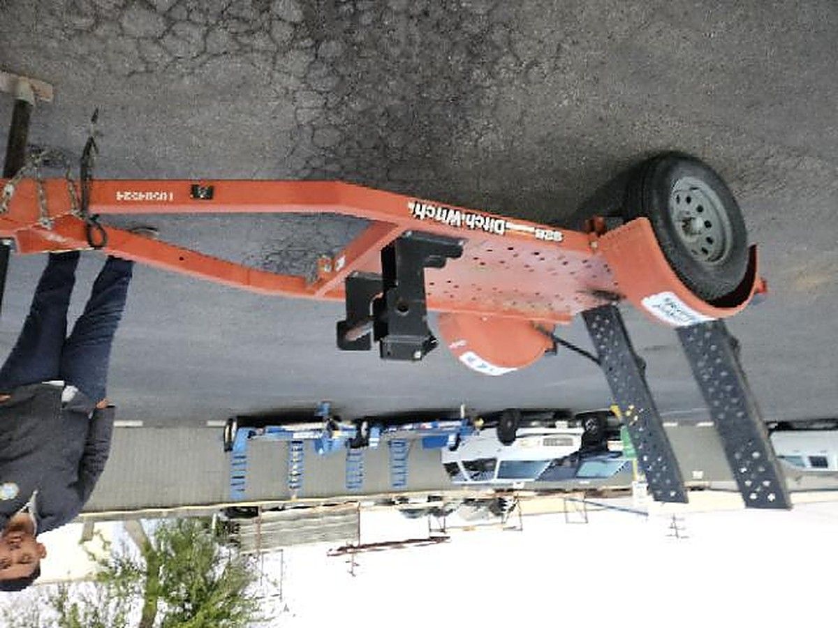 DITCHWITCH S2B photo 2