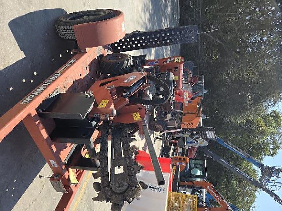 DITCHWITCH S2B photo 2