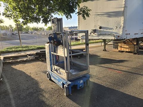 2016 GENIE GR-20 Vertical Lift 18-20' Elec Self Propelled