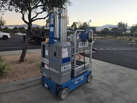 2016 GENIE GR-20 Vertical Lift 18-20' Elec Self Propelled