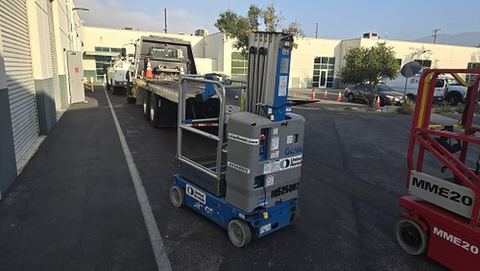 2016 GENIE GR-20 Vertical Lift 18-20' Elec Self Propelled