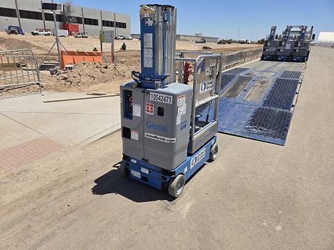2016 GENIE GR-20 Vertical Lift 18-20' Elec Self Propelled