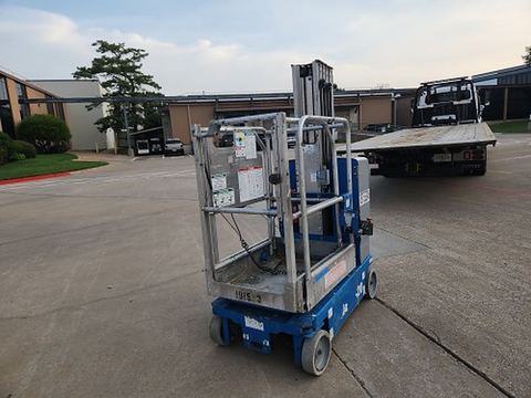 2016 GENIE GR-20 Vertical Lift 18-20' Elec Self Propelled