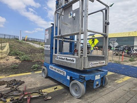 2016 GENIE GR-20 Vertical Lift 18-20' Elec Self Propelled