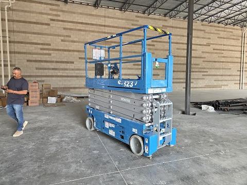 2016 GENIE GS-3232 Scissor Lift 30-33' Electric 32" Wide