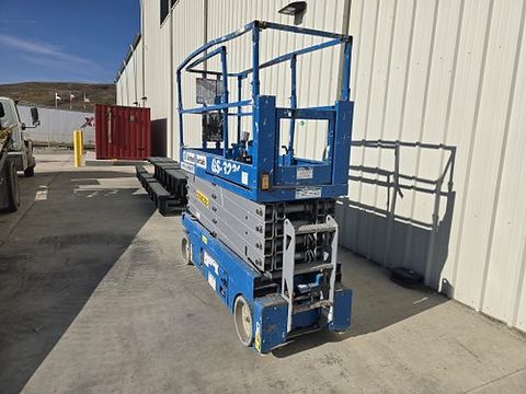 2016 GENIE GS-3232 Scissor Lift 30-33' Electric 32" Wide