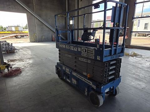 2016 GENIE GS-3232 Scissor Lift 30-33' Electric 32" Wide