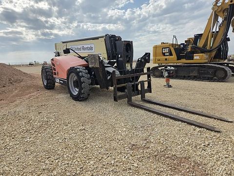 2016 JLG 1055 Forklift Variable Reach 10000# 50'-62'