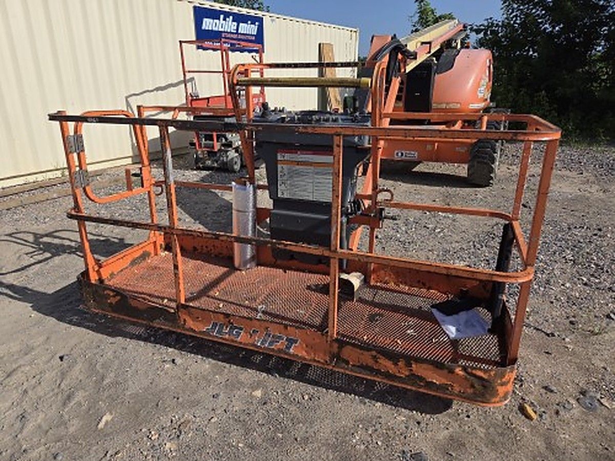 JLG 600AJ photo 2