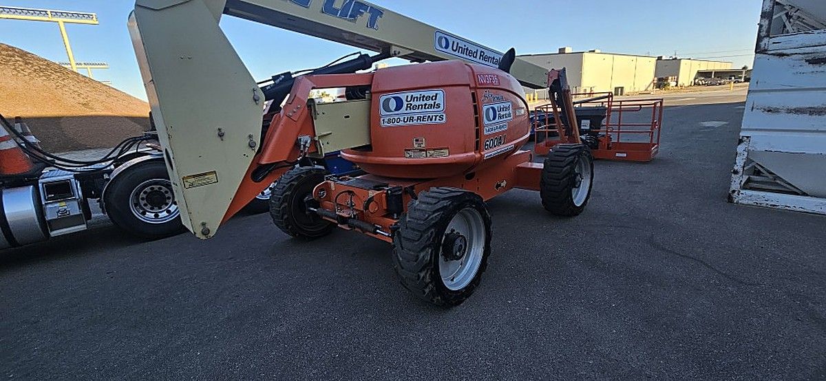 JLG 600AJ photo 2