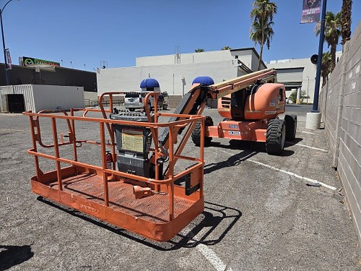 JLG 600AJ photo 2