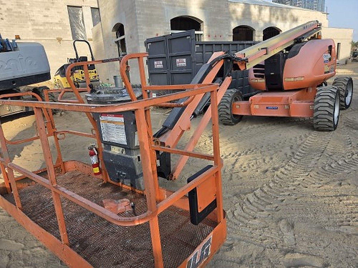 JLG 600AJ photo 2