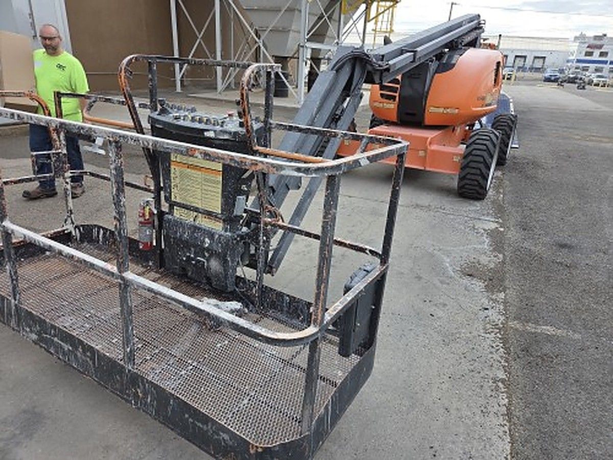JLG 600AJ photo 2