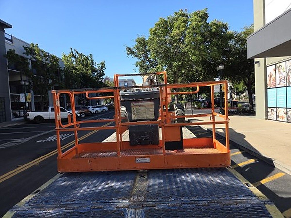 JLG 600AJ photo 2