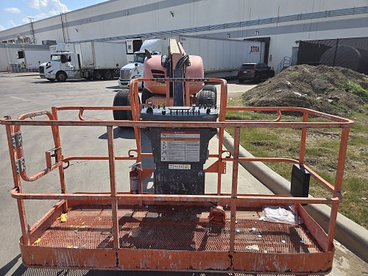 JLG 600AJ photo 9