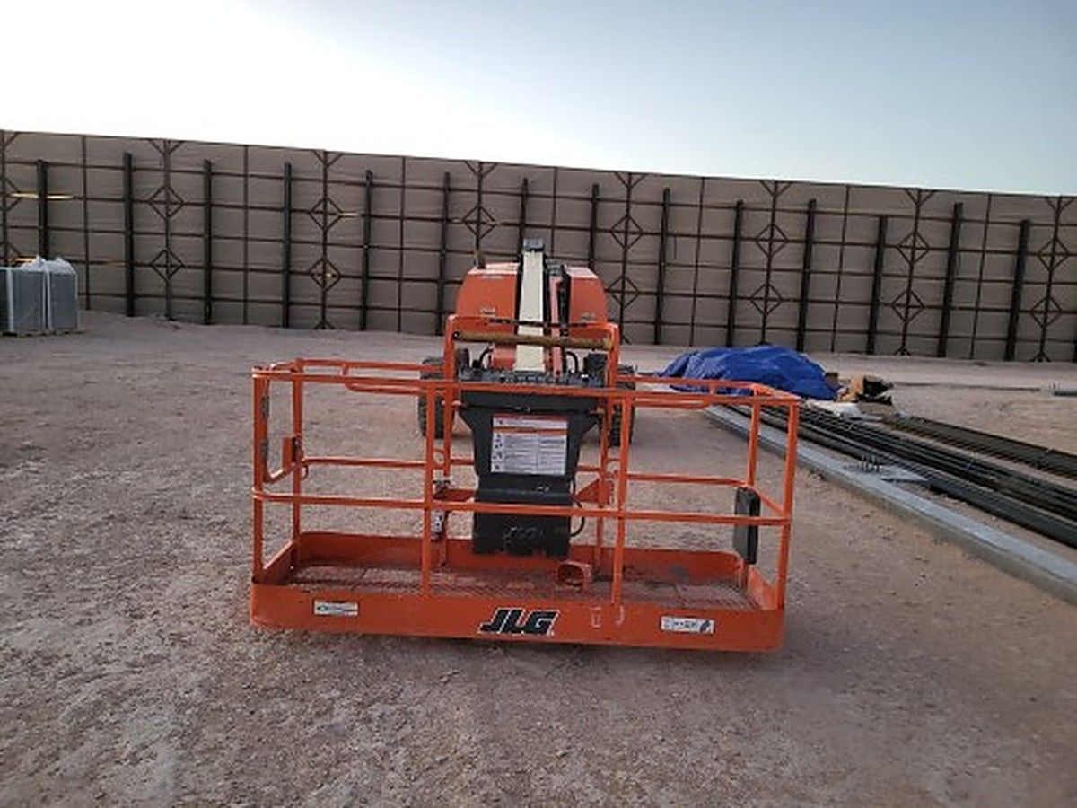 JLG 600S photo 3