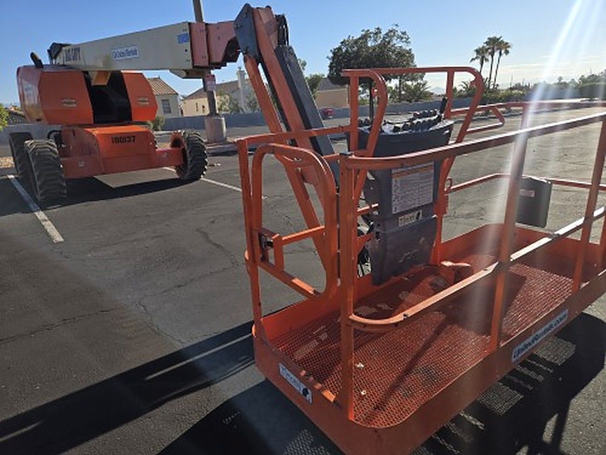 JLG 660SJ photo 2