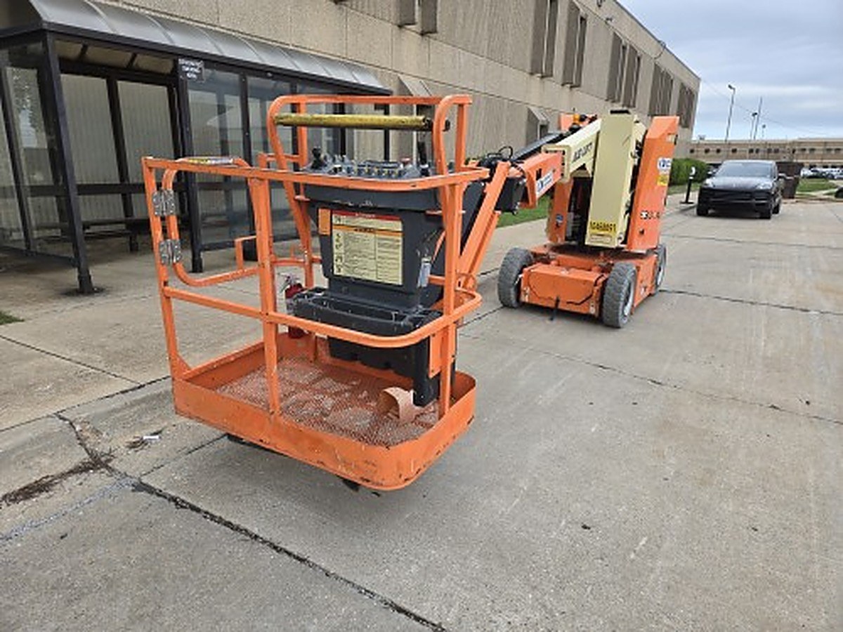 JLG E300AJP photo 2