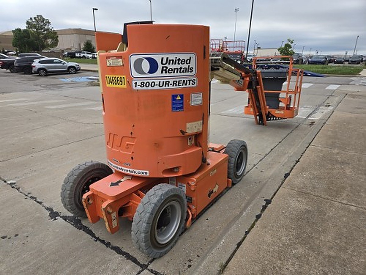 JLG E300AJP photo 5