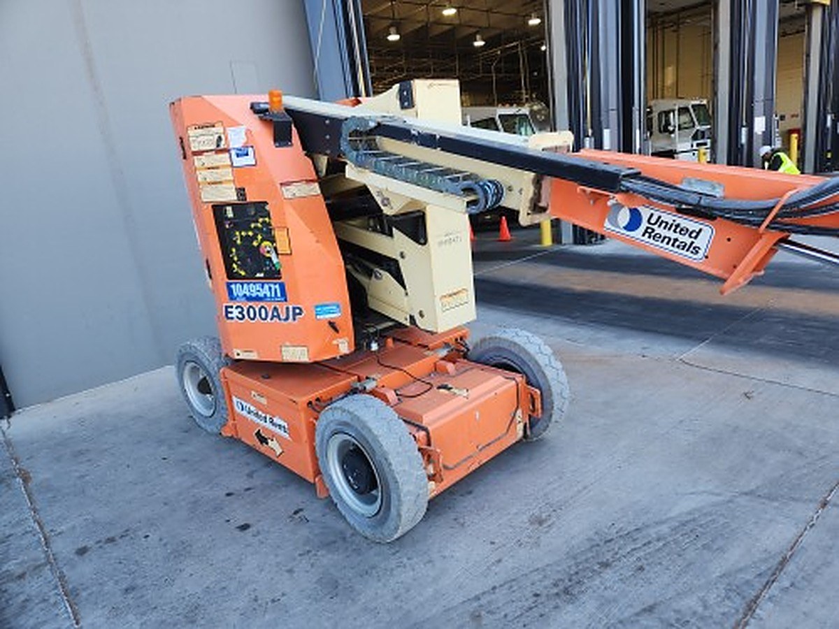 JLG E300AJP photo 5