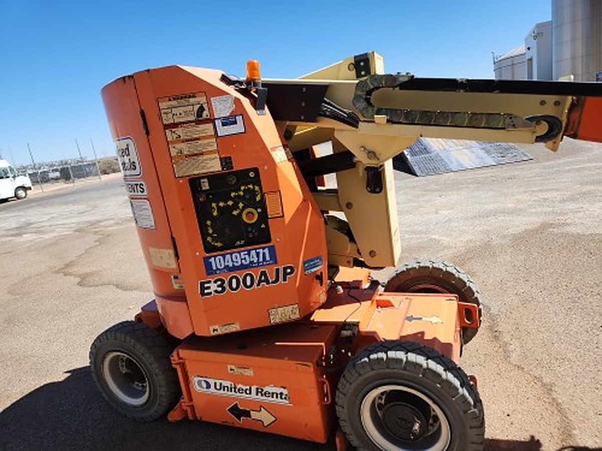 JLG E300AJP photo 7