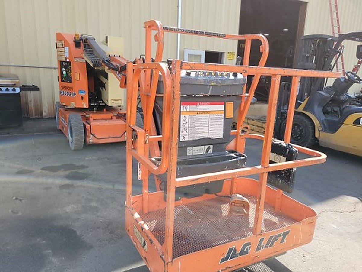 JLG E300AJP photo 2