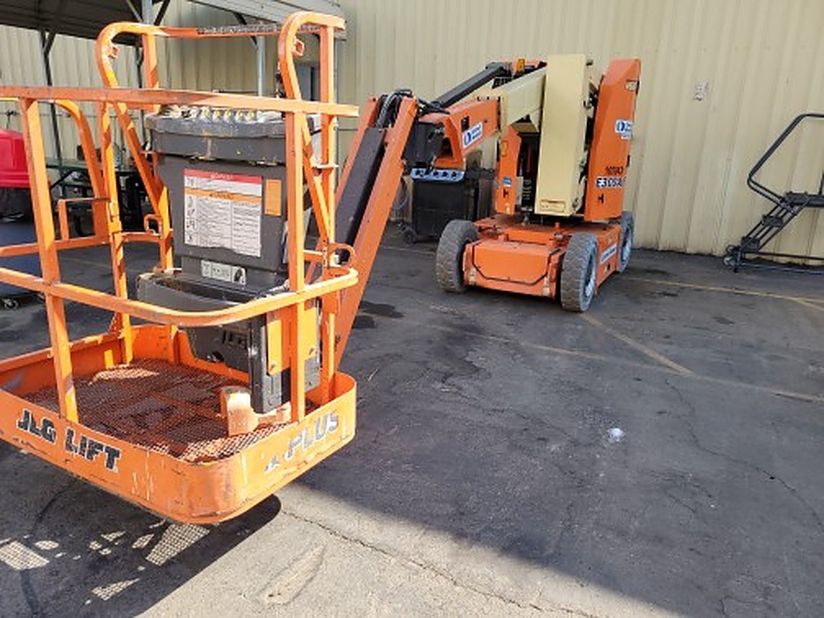 JLG E300AJP photo 3