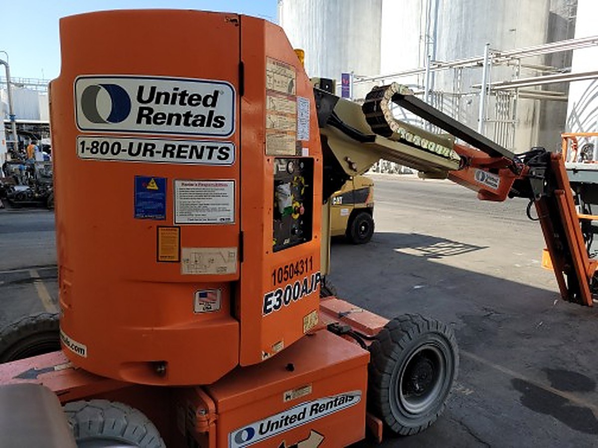 JLG E300AJP photo 5
