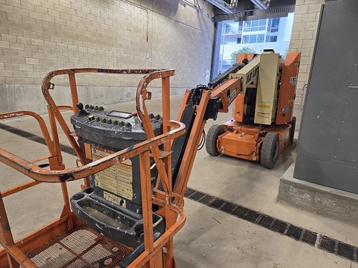 JLG E300AJP photo 4