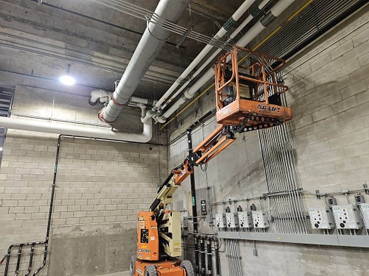 JLG E300AJP photo 10