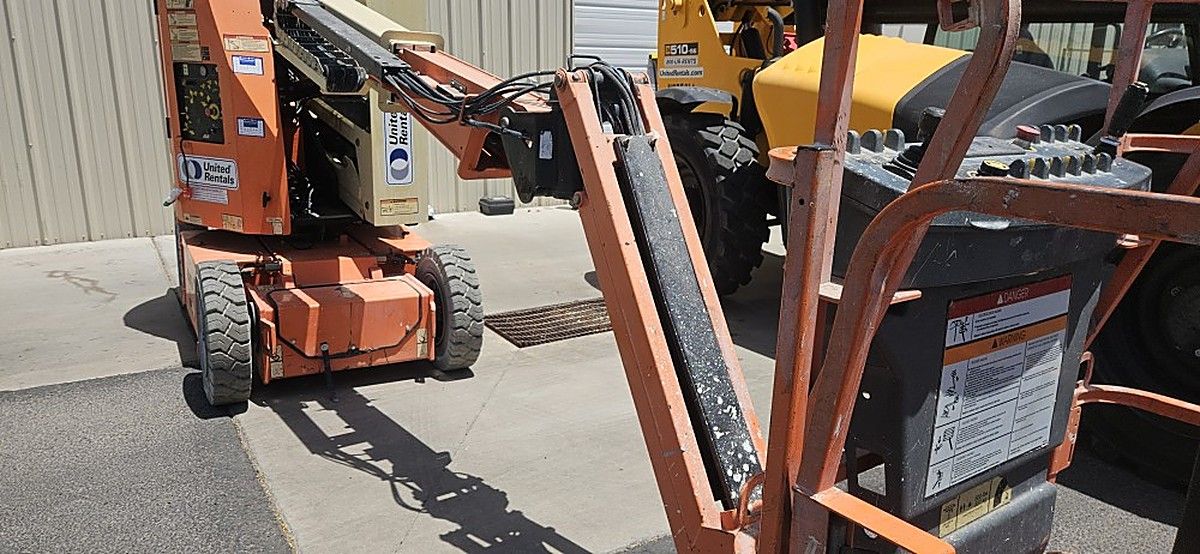 JLG E300AJP photo 3