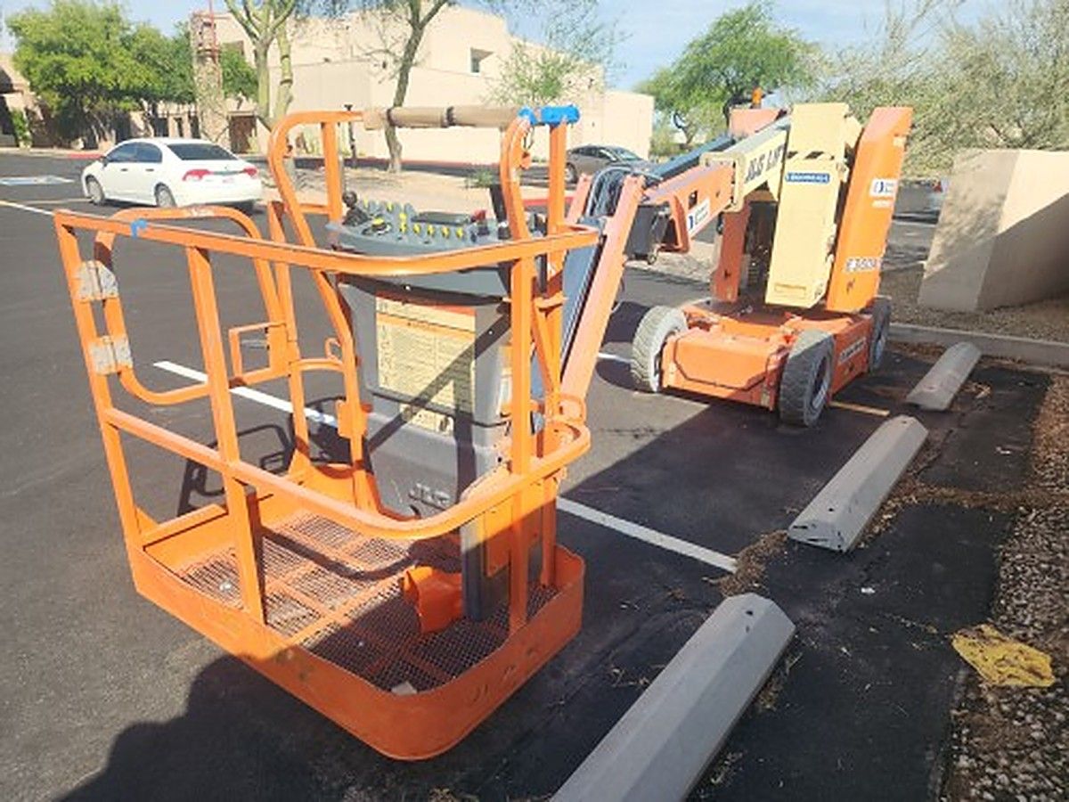 JLG E300AJP photo 2