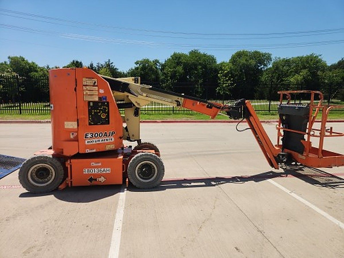 JLG E300AJP photo 2