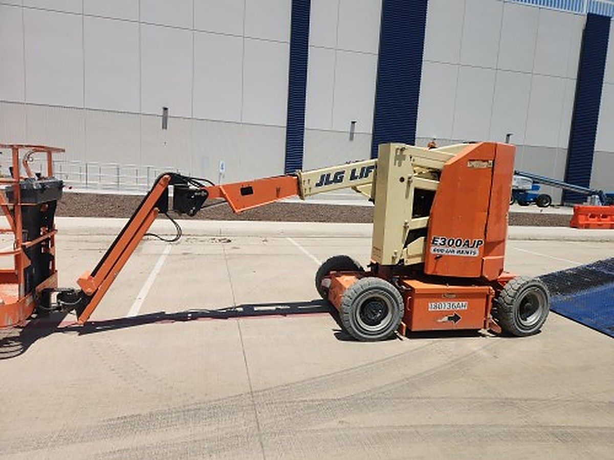 JLG E300AJP photo 3