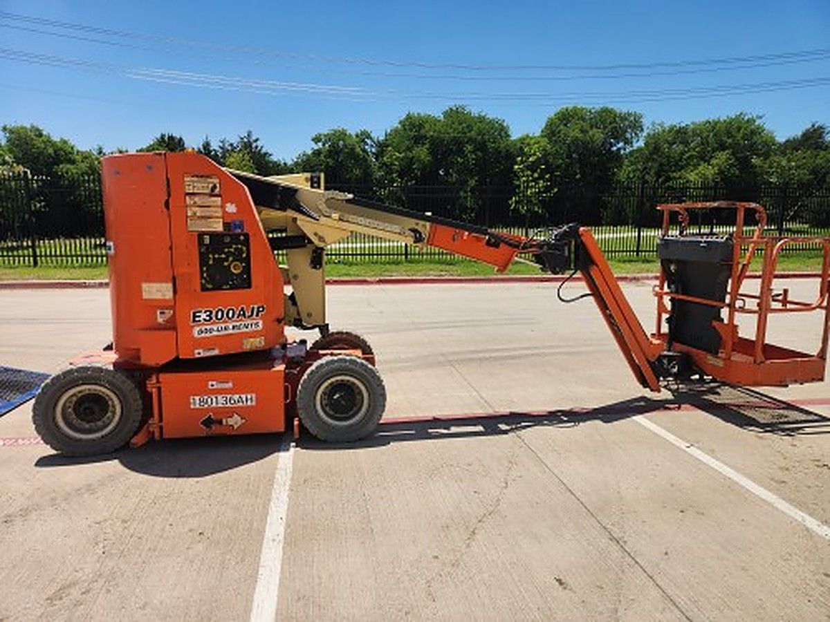 JLG E300AJP photo 5